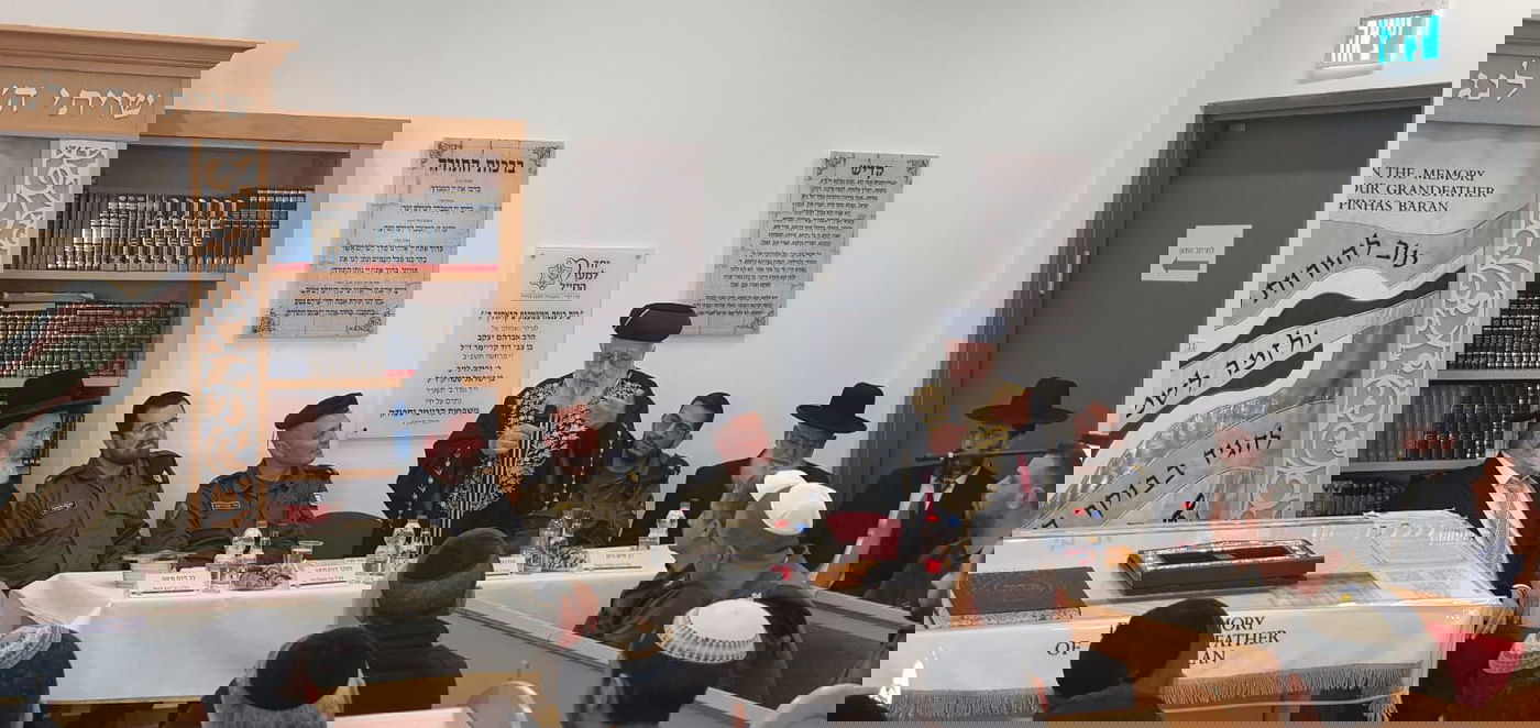 הראשל"צ הגר"י יוסף בחיל הים: "אל תיפול רוחכם, תהיו חזקים"