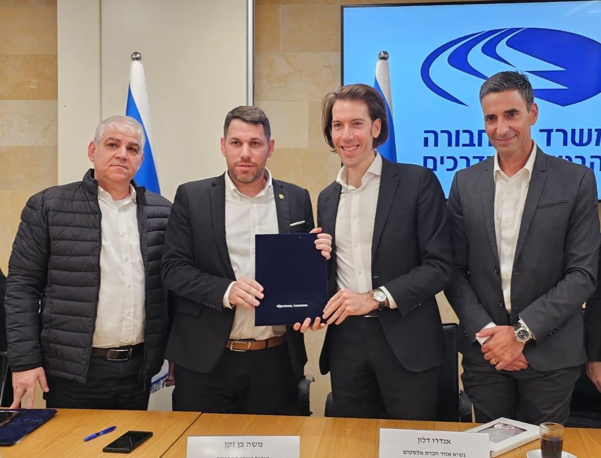 חתימת עסקת הענק לרכישת הקרונות החשמליים
