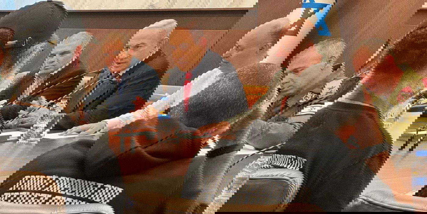 נתניהו בפגישה עם משפחות החטופים | ארכיון