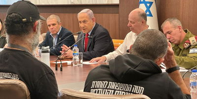 נתניהו בפגישה עם משפחות החטופים | ארכיון