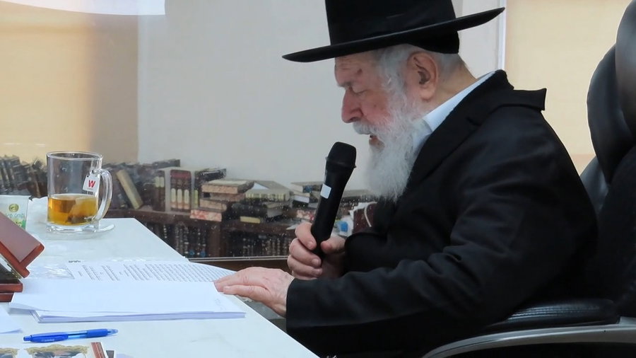 הגר"י זילברשטיין באמירת "פרשת המן"