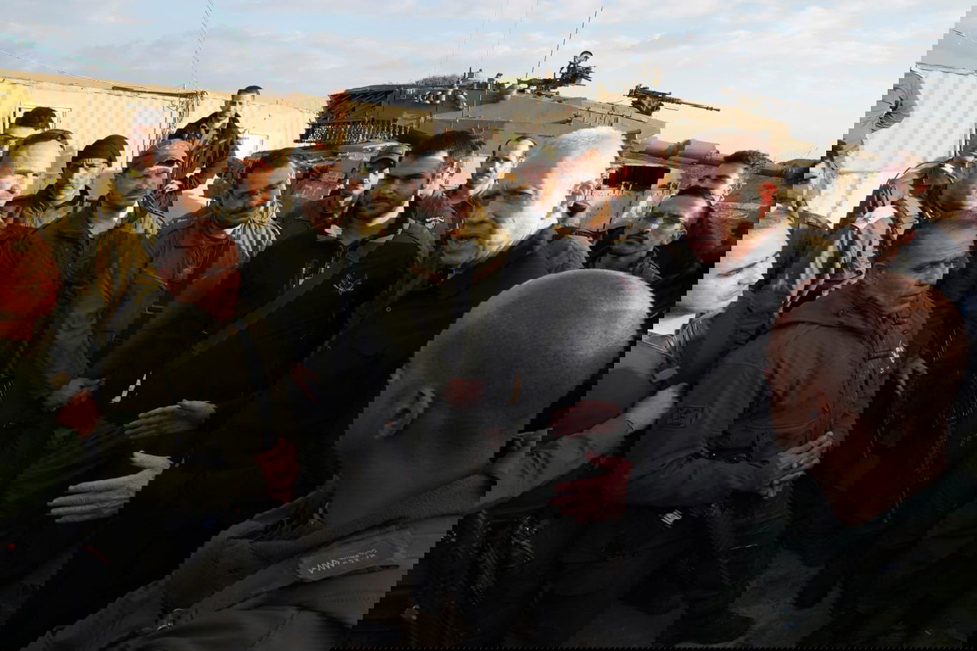 גלנט רומז מי עוצר את מגעי המשא ומתן לשחרור החטופים