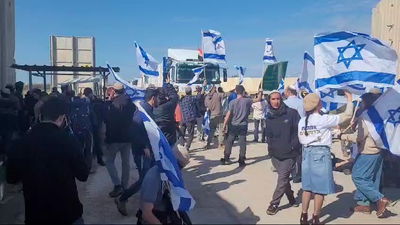 אחרי שהמשפחות חסמו בגופם: 9 משאיות בלבד נכנסו היום לעזה