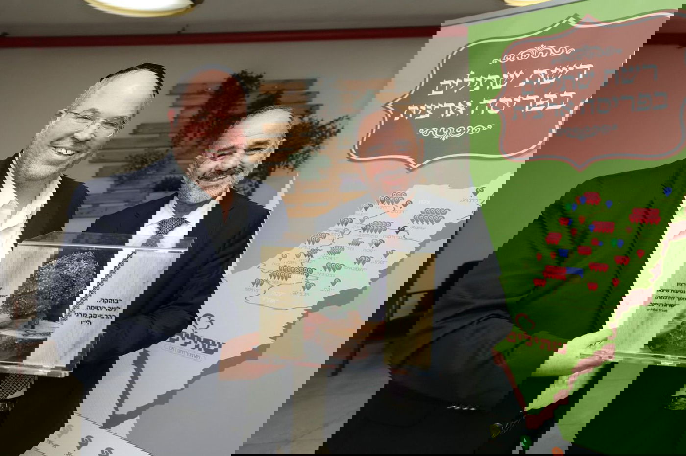 שר הרווחה נטע עץ לכבוד ט"ו בשבט בפנימיית שתילים