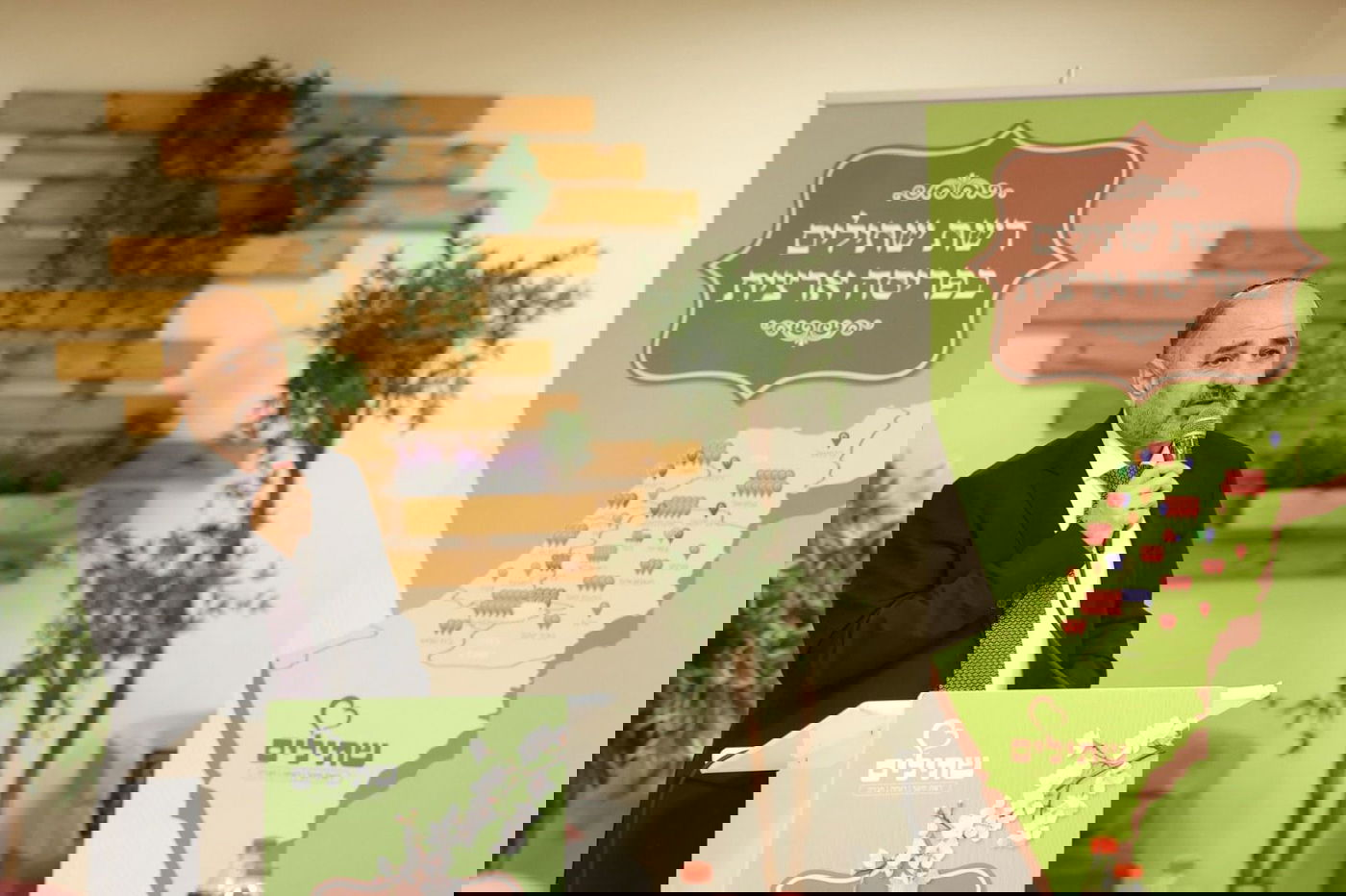 שר הרווחה נטע עץ לכבוד ט"ו בשבט בפנימיית שתילים