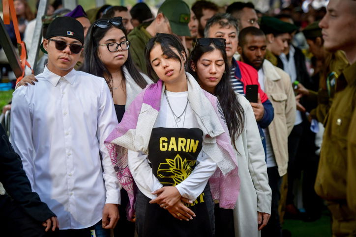 ים של דמעות: הלוויה קורעת לב ללוחם שנפל באסון הקריסה