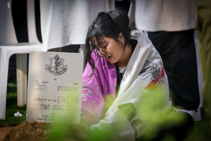 ים של דמעות: הלוויה קורעת לב ללוחם שנפל באסון הקריסה