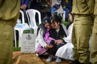 ים של דמעות: הלוויה קורעת לב ללוחם שנפל באסון הקריסה