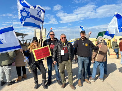 בכיר תדרך נגד חוסמי כרם שלום; כך הגיב אח החטוף בעזה