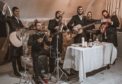 צפו בשרוליק מילר והחברים בקומזיץ 'הבדלה' 