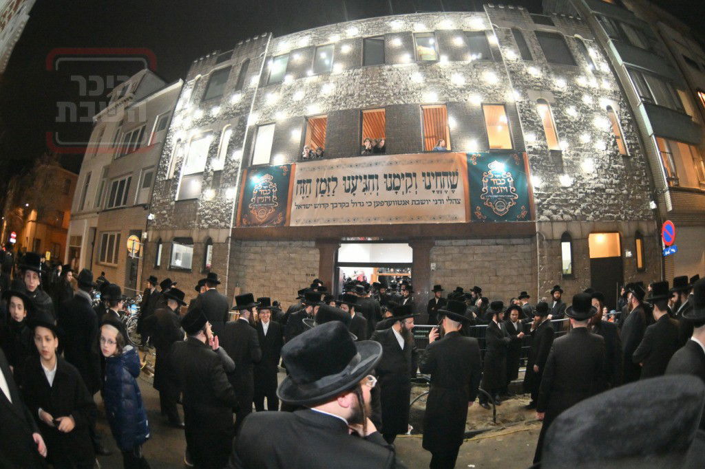 האדמו"ר מויז'ניץ ערך טיש ט"ו בשבט באנטוורפן | תיעוד מסכם