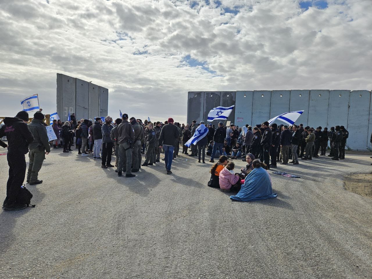 ההפגנות במעבר כרם שלום