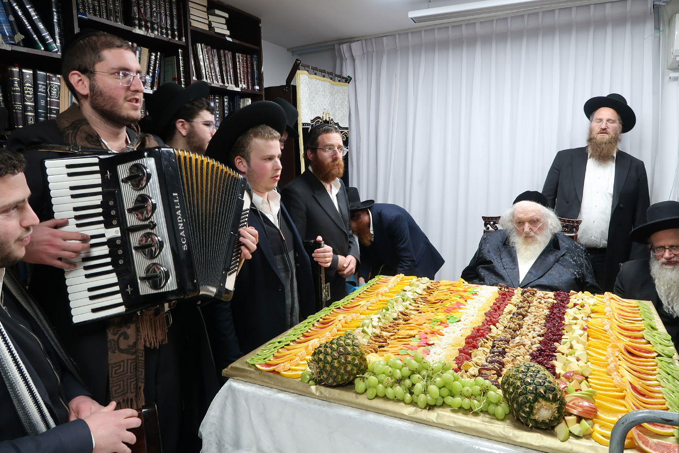 ט"ו בשבט במחיצת הגר"מ שטרנבוך