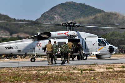 חיילים אמריקנים בבסיס צבאי של ארה"ב בסוריה