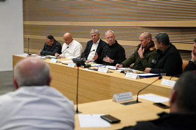 גלנט בצפון: "אם תופעל אש מלבנון, המצב בחיפה יהיה לא טוב - אבל בביירות המצב יהיה הרסני" | צפו