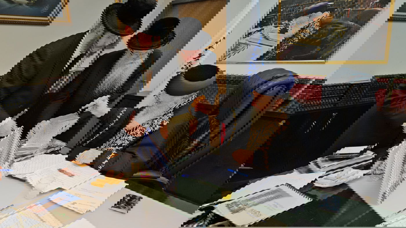 הגר"י יוסף ביציקת אבן הפינה למרכז רשת 'עלה'