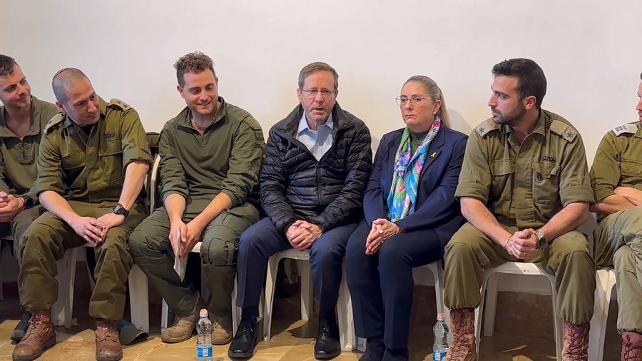 הרצוג עם הלוחמים