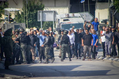 הפגנת ישראלים ליד שכם (למצולמים אין קשר לכתבה)