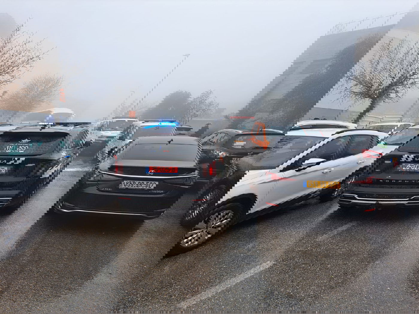 רכבי ההצלה סמוך למקווה ברחוב קצנלנבויגן בהר נוף