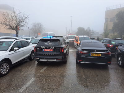 רכבי ההצלה סמוך למקווה ברחוב קצנלנבויגן בהר נוף