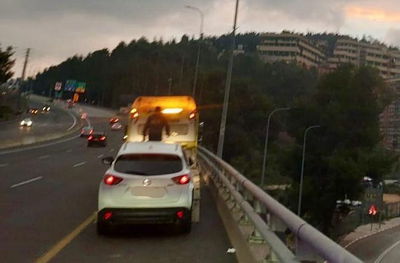 גנב הרכב הפלסטיני נמלט מהשוטרים - וקפץ מהגשר הגבוה