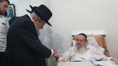 הגר"ד לנדו מבקר את הגר"ב ויסבקר בעת חוליו
