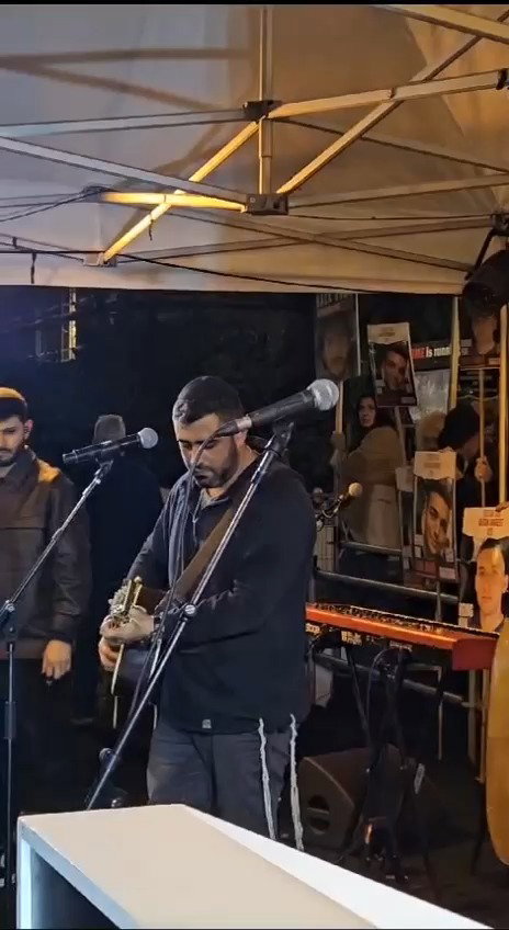 ישי ריבו בעצרת בכיכר החטופים, הערב