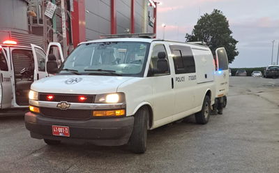 צרח "אללה אכבר" ותקף, ברח בנסיעה פרועה - ונורה למוות