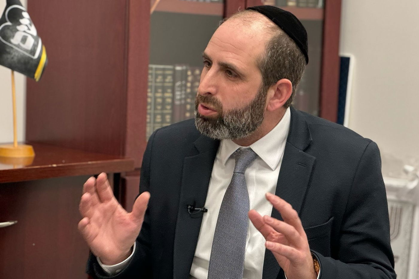 "יהודה בוטבול, ב'דגל' חושבים שאתה לא טוב ליידישקייט של אלעד; למה?" • ריאיון סוער