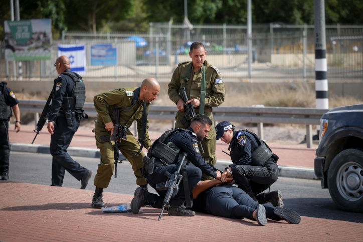 מעצר ביטחוני (למצולמים אין קשר לכתבה)