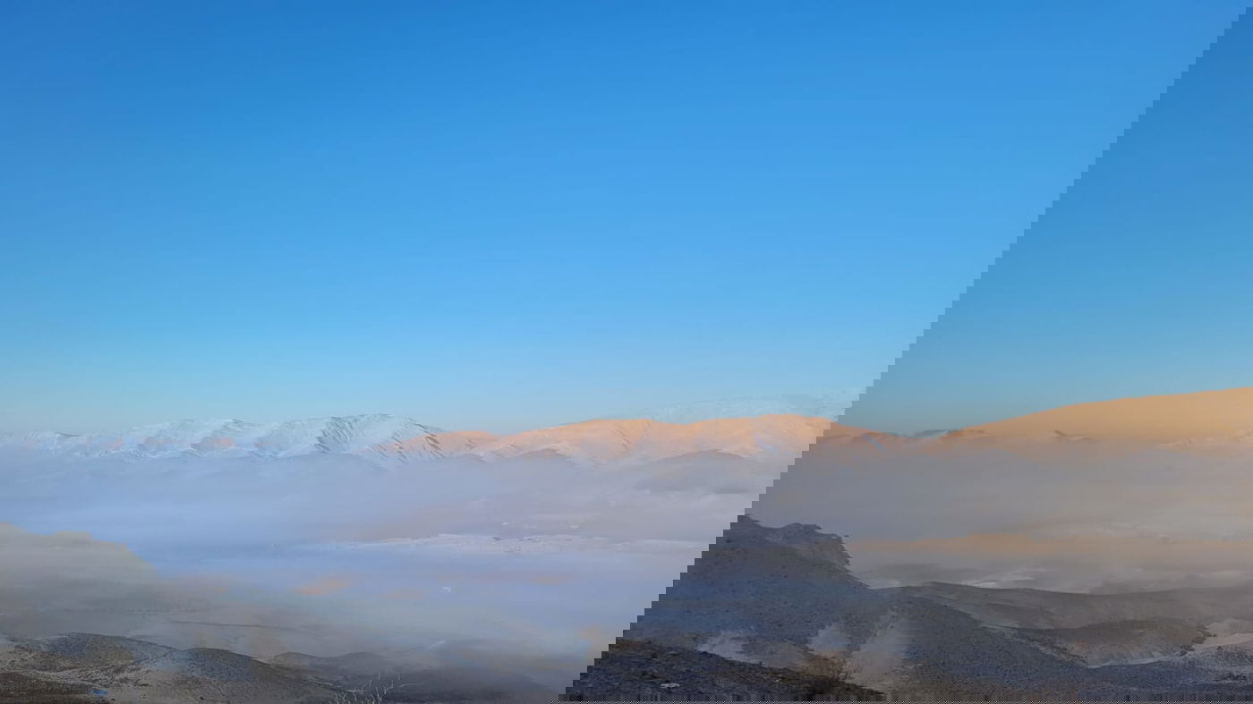 תיעוד מרהיב: ״גלישת עננים״ תועדה הבוקר במכתש גדול