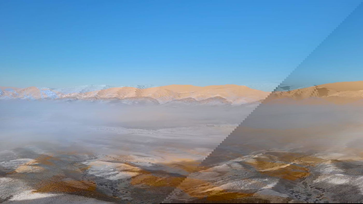 תיעוד מרהיב: ״גלישת עננים״ תועדה הבוקר במכתש גדול