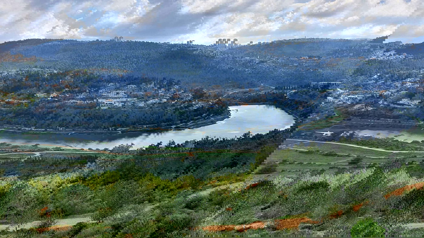 הספסל והתצפית בימים אלו