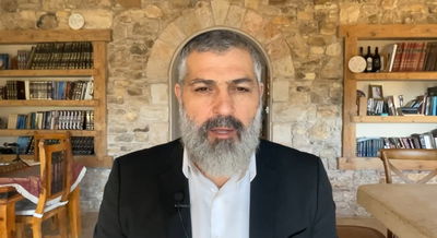 צבי יחזקאלי בפינה על פרשת משפטים • צפו