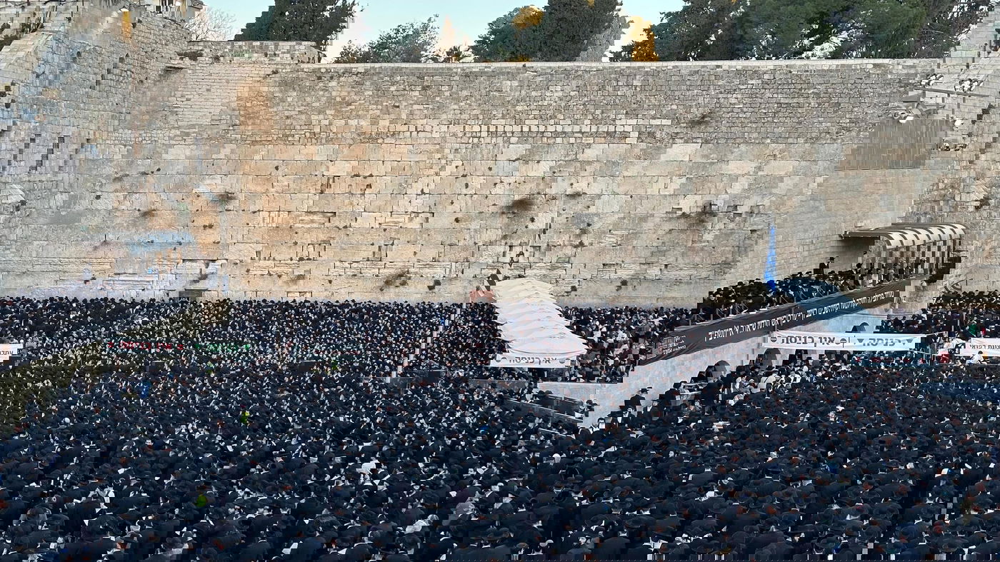 תיעוד מרגש: רבבות בעצרת ענק ליד הכותל להצלחת המלחמה