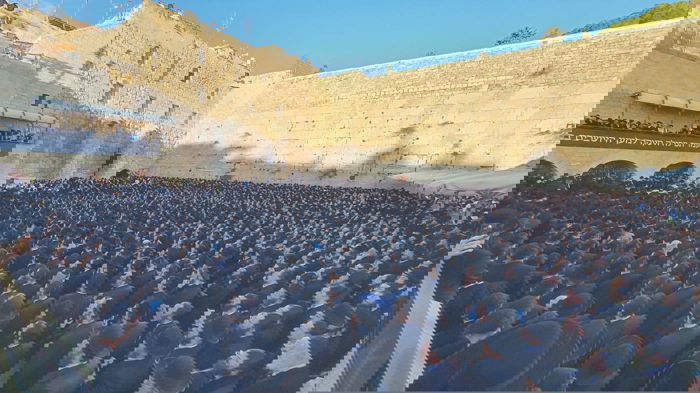 תיעוד מרגש: רבבות בעצרת ענק ליד הכותל להצלחת המלחמה