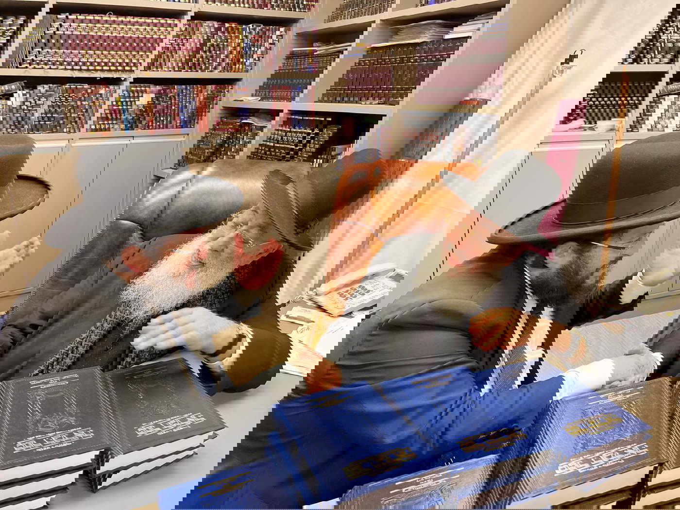 הספר שיכבוש את עולם התורה: הוצג לגדולי התורה והחסידות