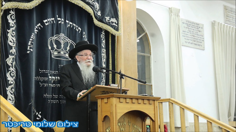 המשגיח רבי אורי ויסבלום בשיחת מוסר במיר