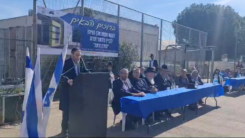 צפו בדברים