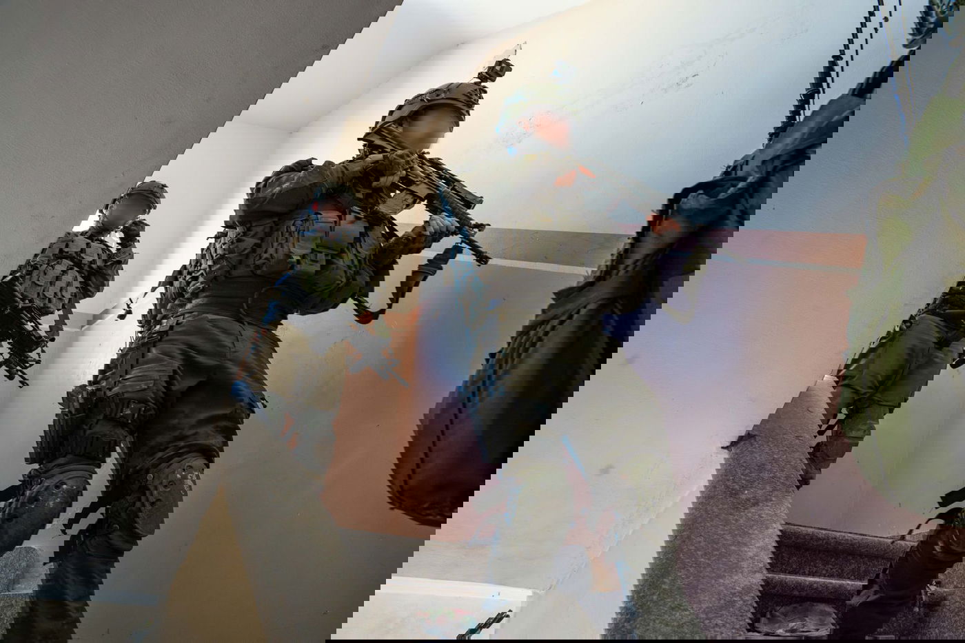 משגרי רקטות ליד גן ילדים ומנהרה מתחת למתקן מים אזרחי