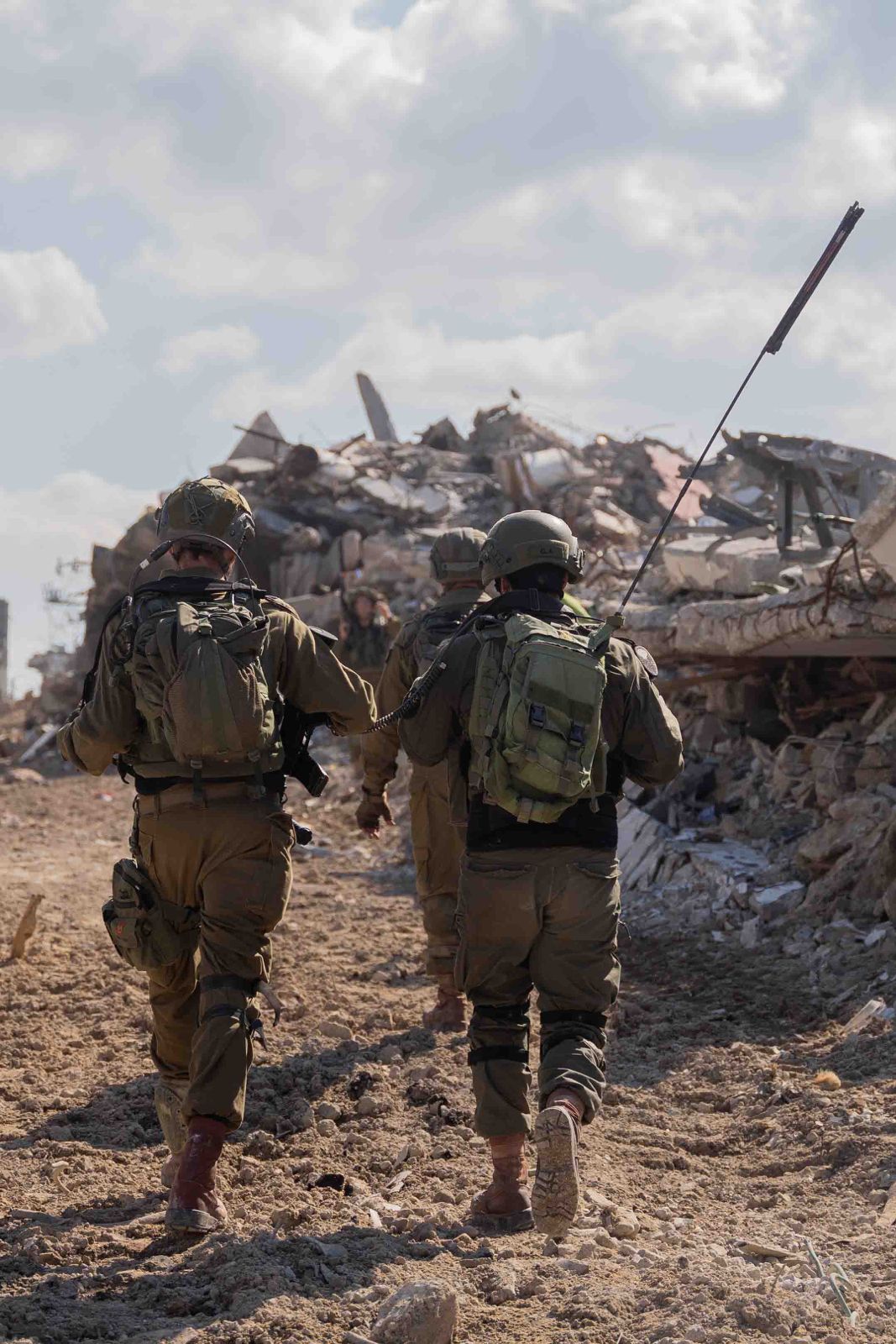 משגרי רקטות ליד גן ילדים ומנהרה מתחת למתקן מים אזרחי