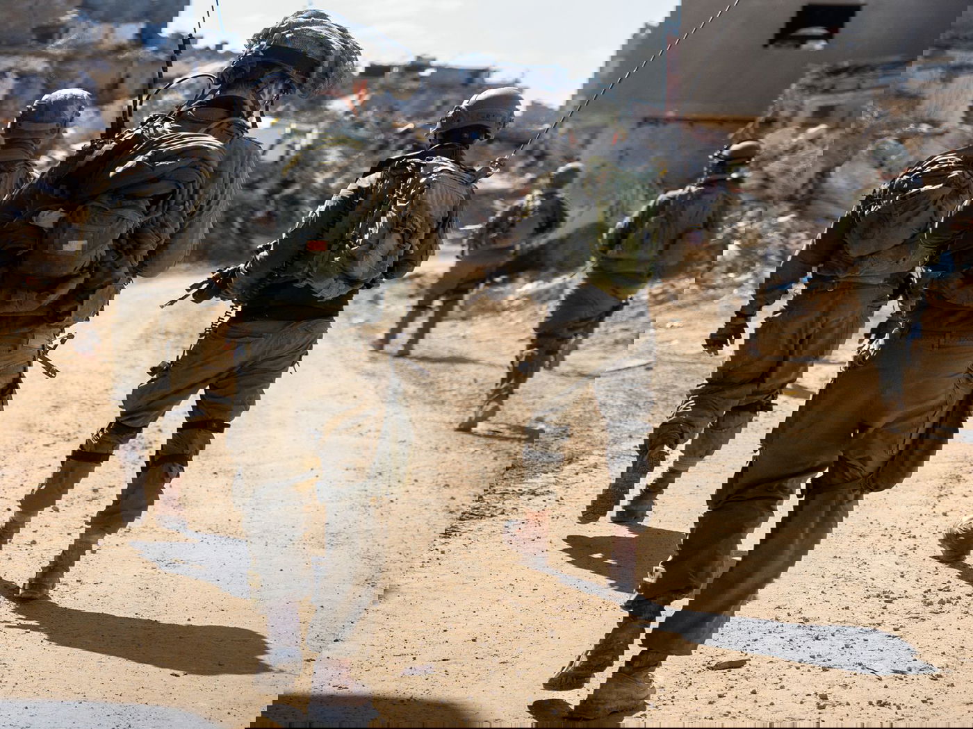 משגרי רקטות ליד גן ילדים ומנהרה מתחת למתקן מים אזרחי