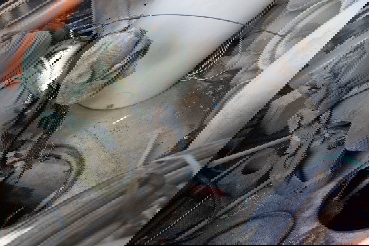 משגרי רקטות ליד גן ילדים ומנהרה מתחת למתקן מים אזרחי