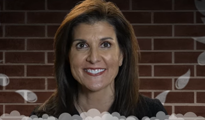 ניקי היילי מקריאה ציוצים מרושעים - ומגיבה לדונלד טראמפ