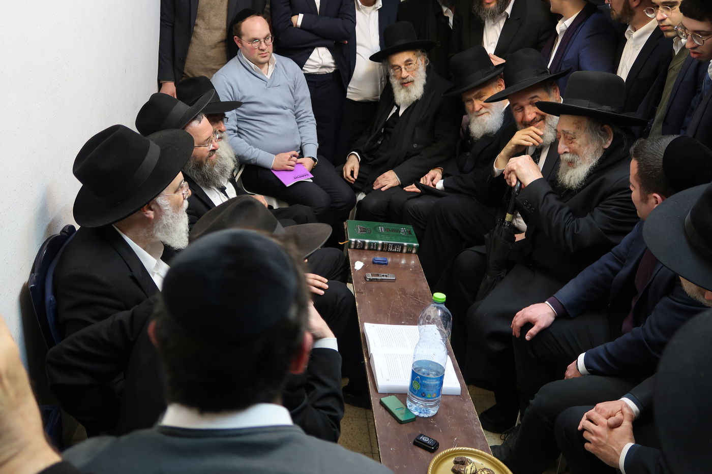 ראשי ישיבות, רבנים ואלפי בוגרים - בניחום אבלים אצל רה"י זצוק"ל