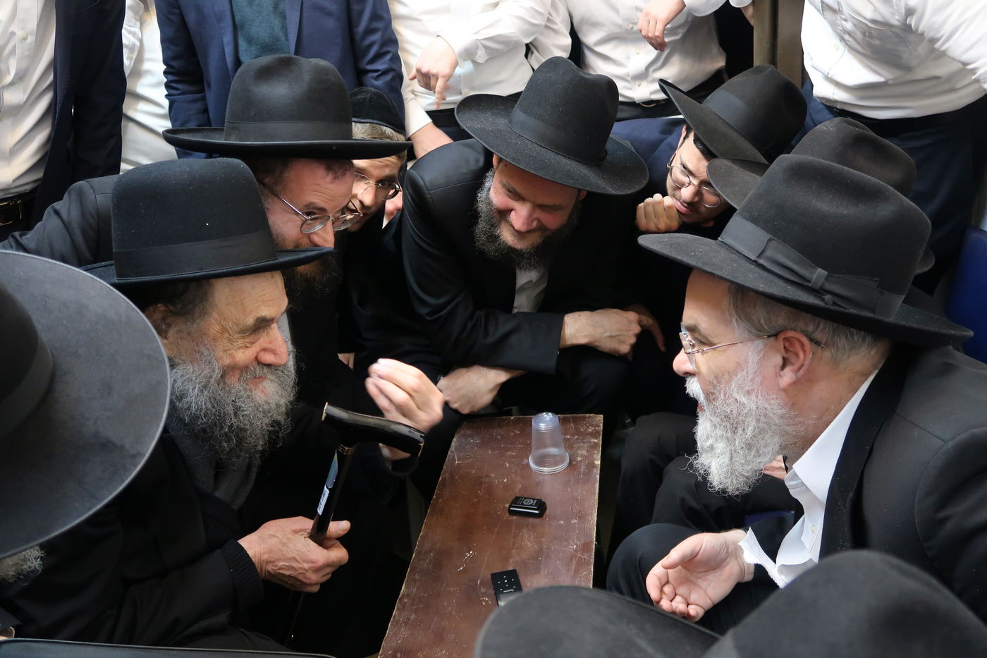 ראשי ישיבות, רבנים ואלפי בוגרים - בניחום אבלים אצל רה"י זצוק"ל