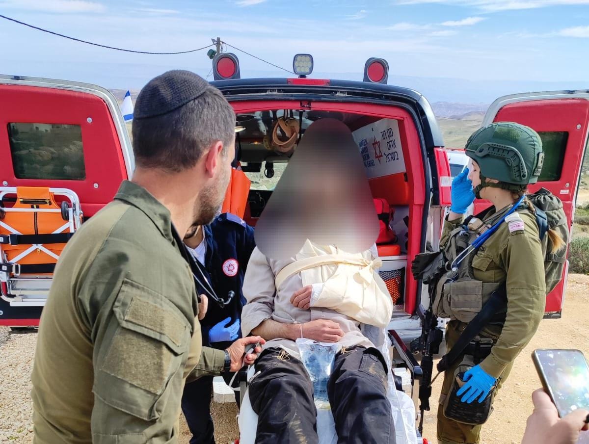 רעולי פנים עם אלות: בדואים ביצעו לינץ' בתושב גוש עציון