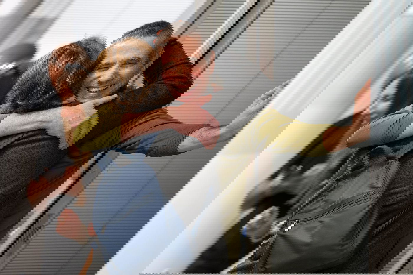 תיעוד מרגש: רגעי המפגש של החטופים עם בני משפחתם | צפו