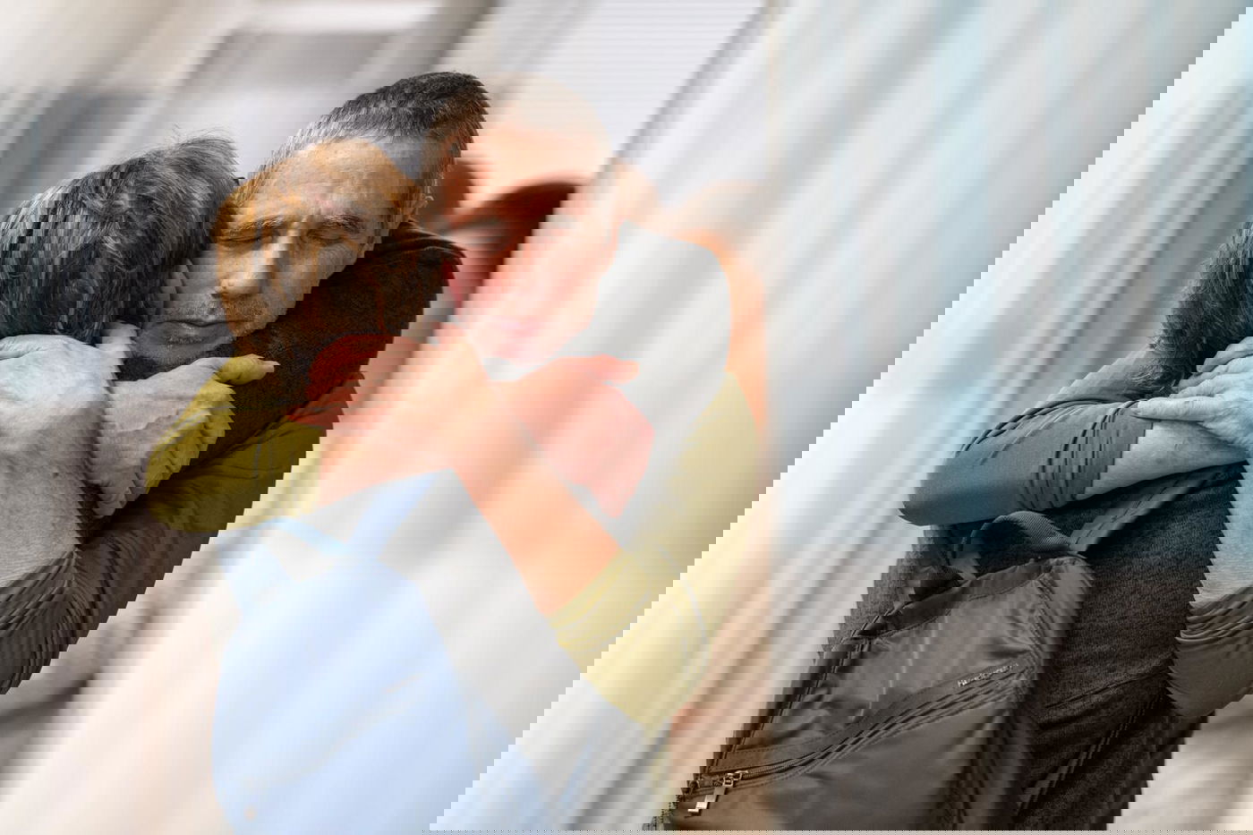 תיעוד מרגש: רגעי המפגש של החטופים עם בני משפחתם | צפו