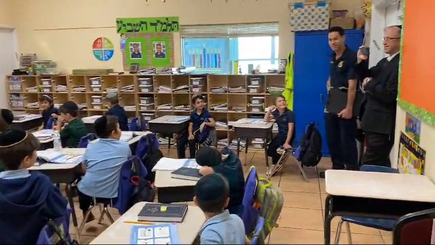שרים לכבאי המאושר